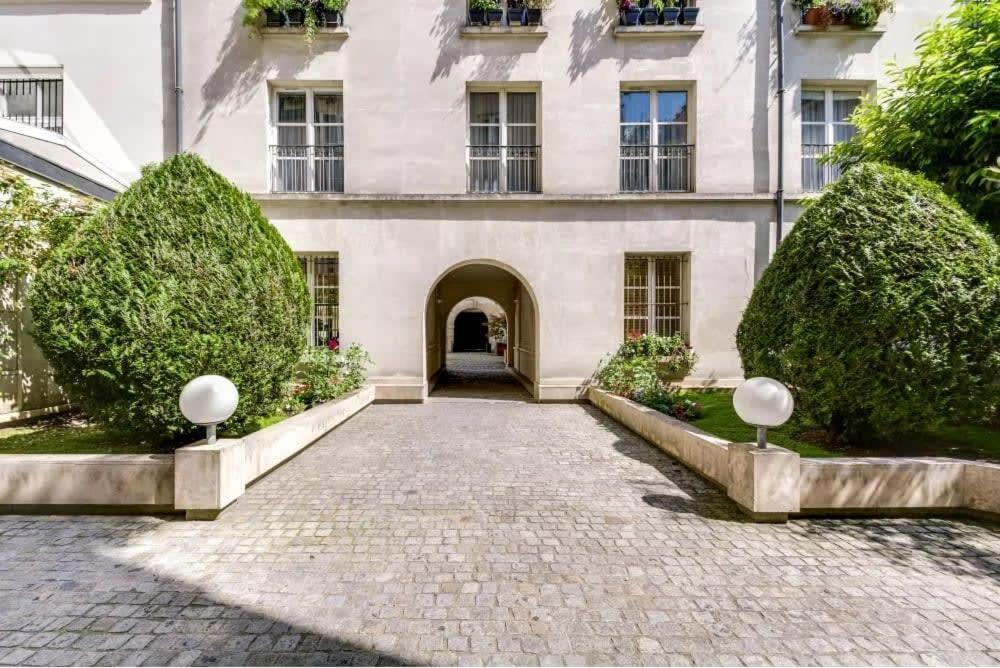 パリModern & Colourful 3Bd For 9 Guests In Le Marais!アパートメント エクステリア 写真